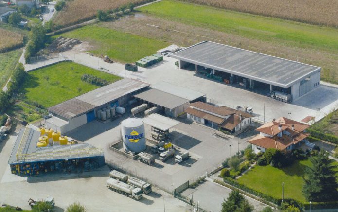 Gli anni ‘90 segnano un netto cambiamento, sia nella società che nel mondo produttivo.
